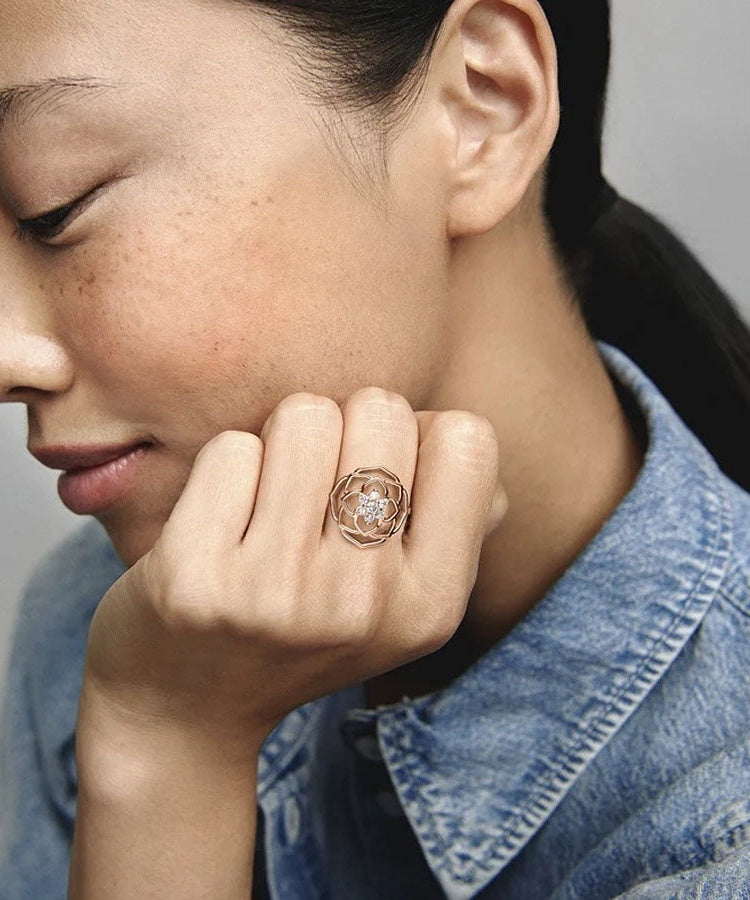 Anel Pandora Rose Petals Statement