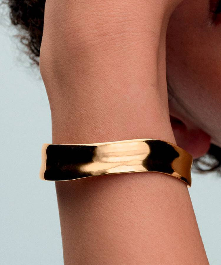 Pulseira Pandora larga com design orgânico
