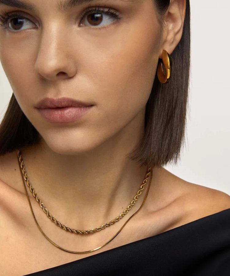 Conjunto de Colares ONE Twisted Betrayal