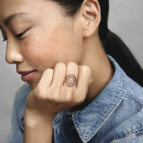 Anel Pandora Rose Petals Statement