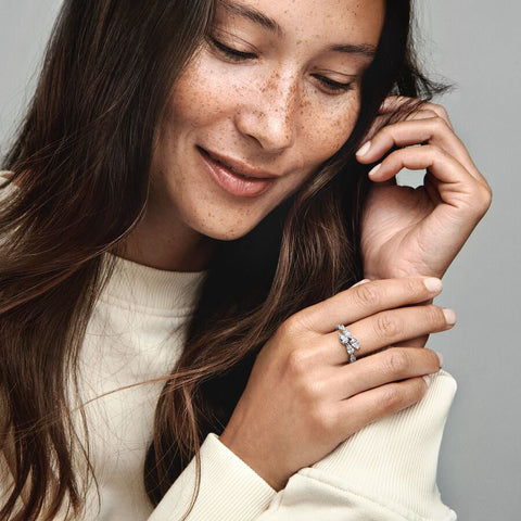 Anel Pandora Sparkling Overlapping Band