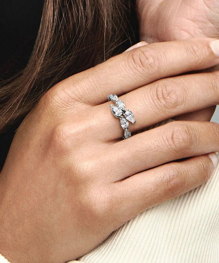 Anel Pandora Sparkling Overlapping Band