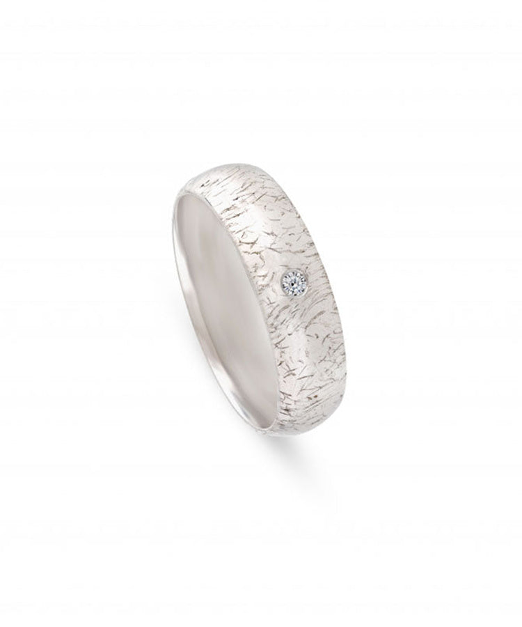 Aliança de casamento ouro branco riscado com zircónia