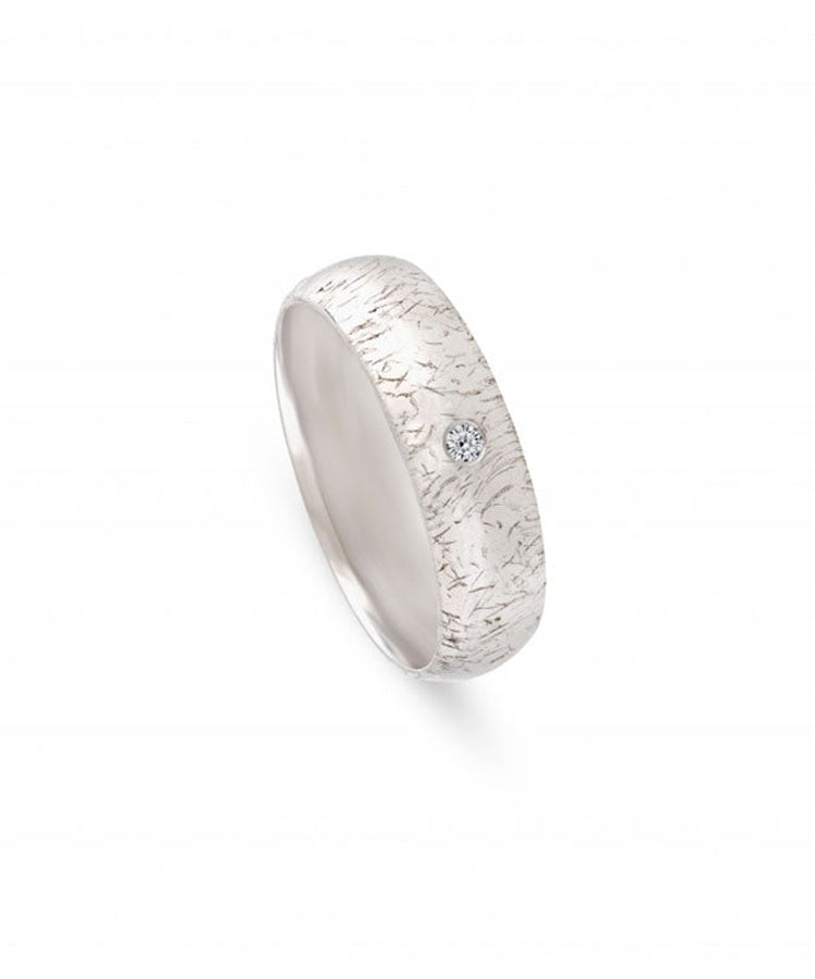 Aliança de casamento ouro branco riscado com diamante