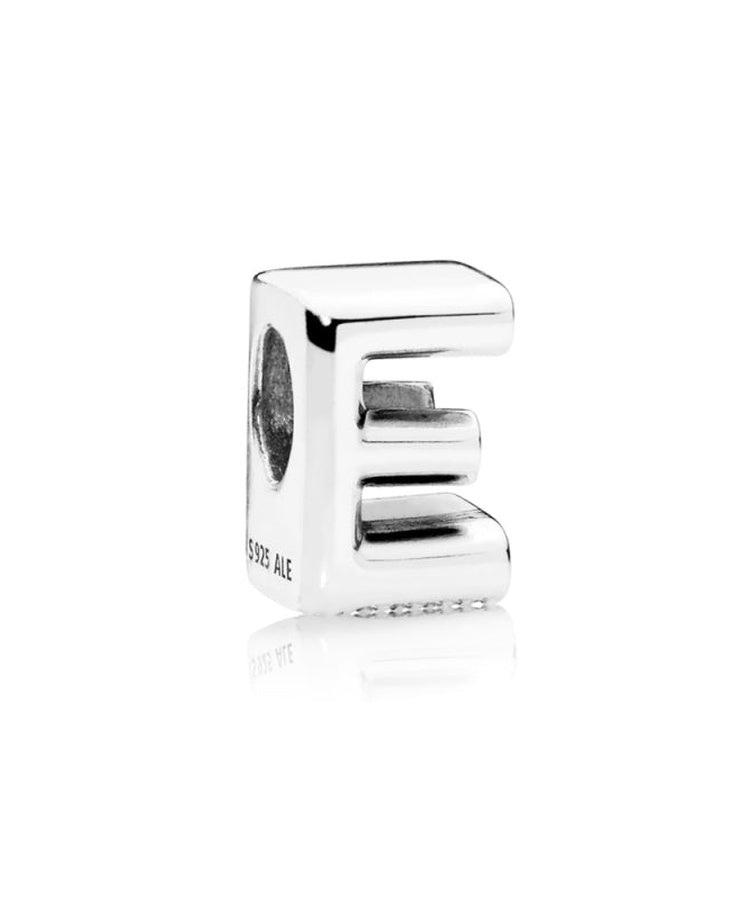 Conta Pandora Letter E