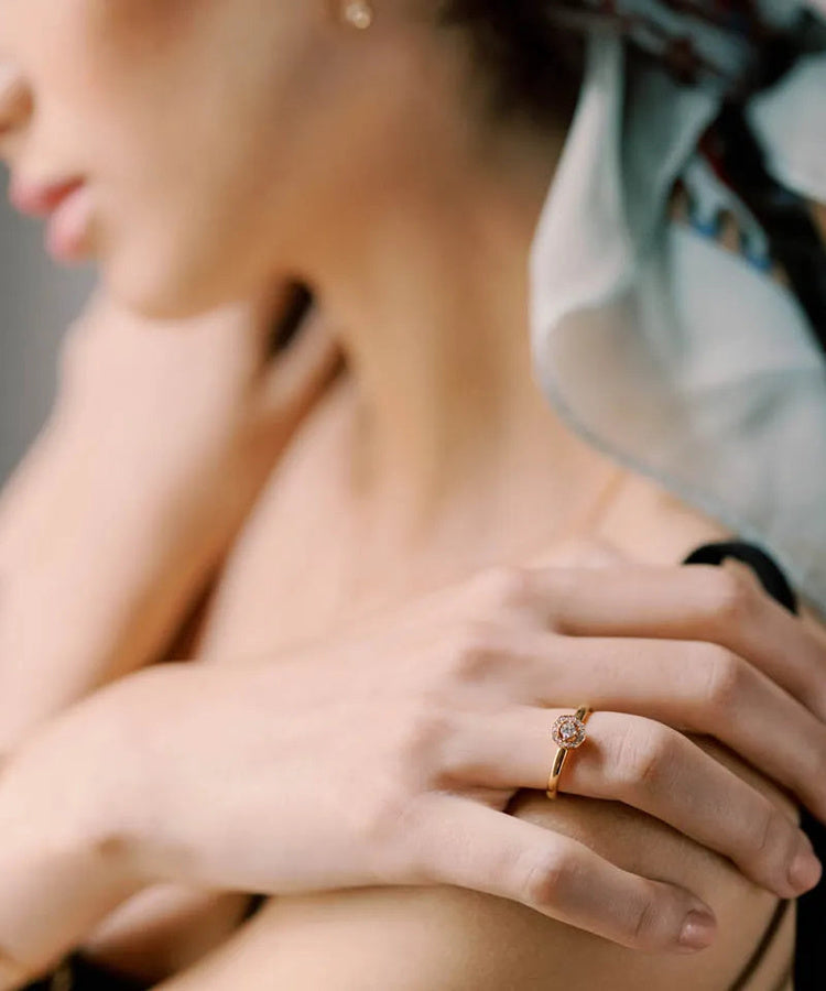 Anel Monseo Solitaire Ouro e Diamantes