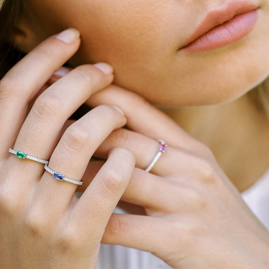 Anel Monseo Oval Ouro Branco, Esmeralda e Diamantes