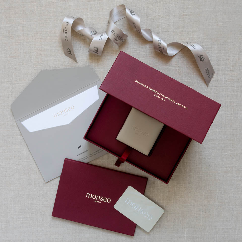 Colar Monseo Moments Ouro Branco, Diamantes e Safira Oval